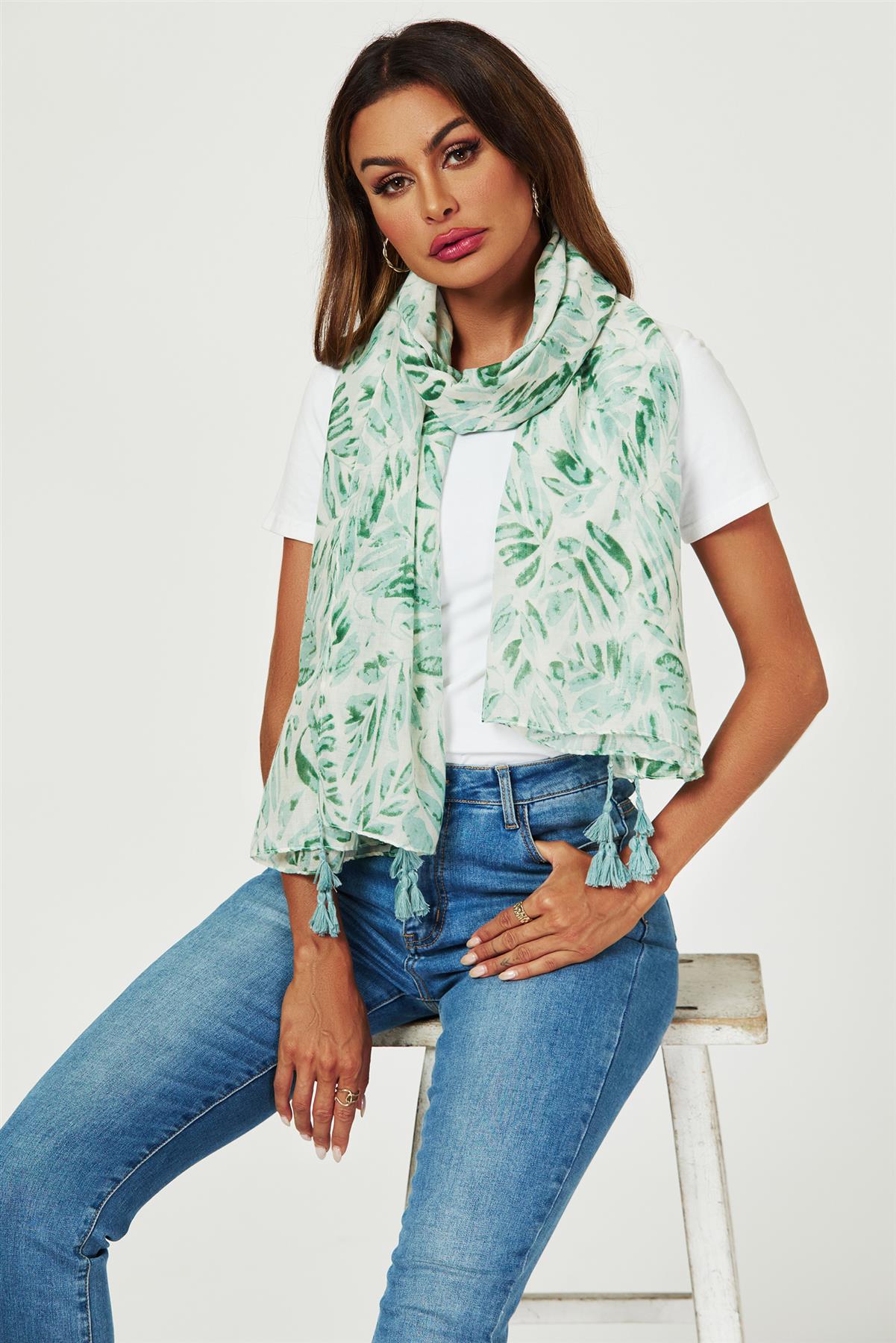 Tropical Leaf Print Tassel Scarf In Green