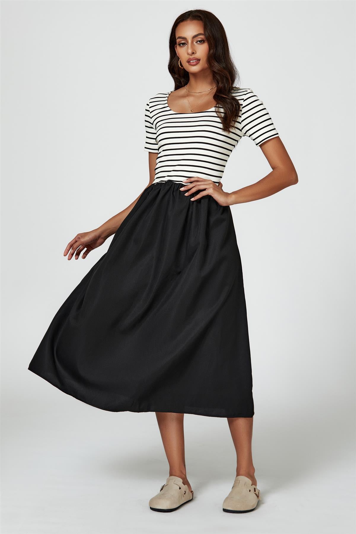 Kurzarm-Midi-Kleid mit Schwarz-Weiß-Streifen