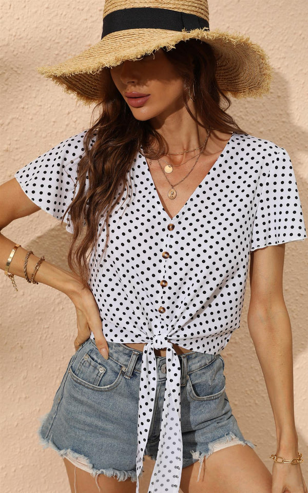 Crop-Top mit Knotendetail und Knoepfen in Weiss-Schwarz-Punktedruck