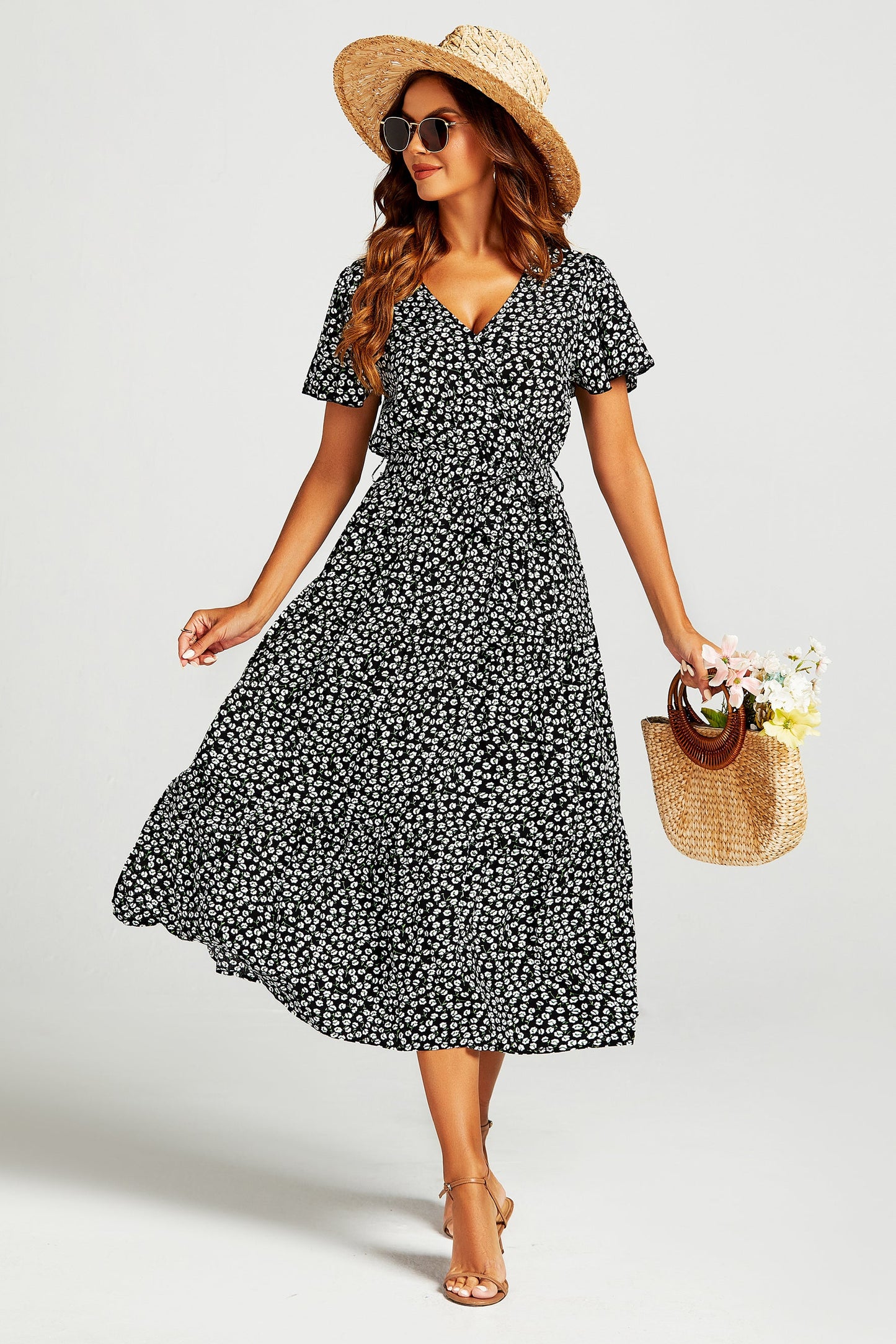 Midi-Kleid mit Print-Saum, Stufenrock & Wickelausschnitt, Beinschlitz in Schwarz