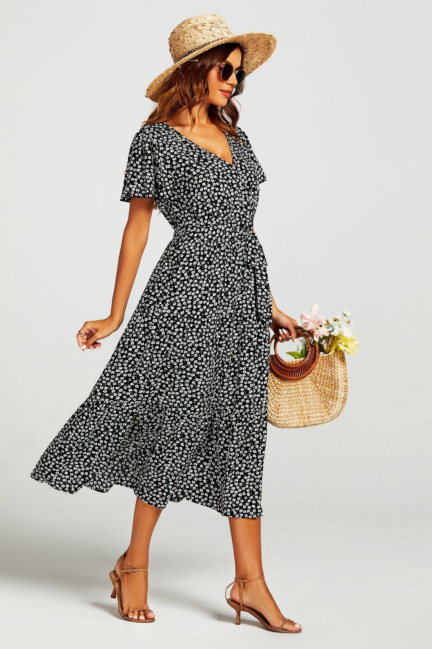 Midi-Kleid mit Print-Saum, Stufenrock & Wickelausschnitt, Beinschlitz in Schwarz