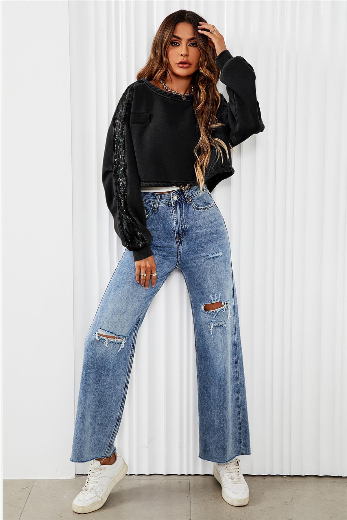 Oversize Cropped Sweatshirt mit Paillettendetail in Schwarz