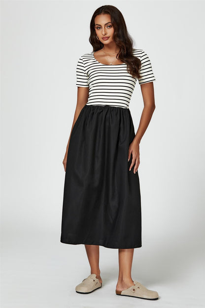Kurzarm-Midi-Kleid mit Schwarz-Weiß-Streifen
