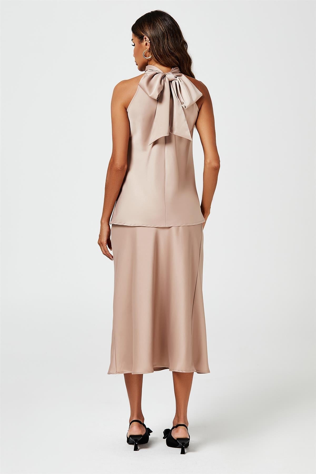 Satin-Neckholder-Top mit Rueckenbindung in Hellbraun