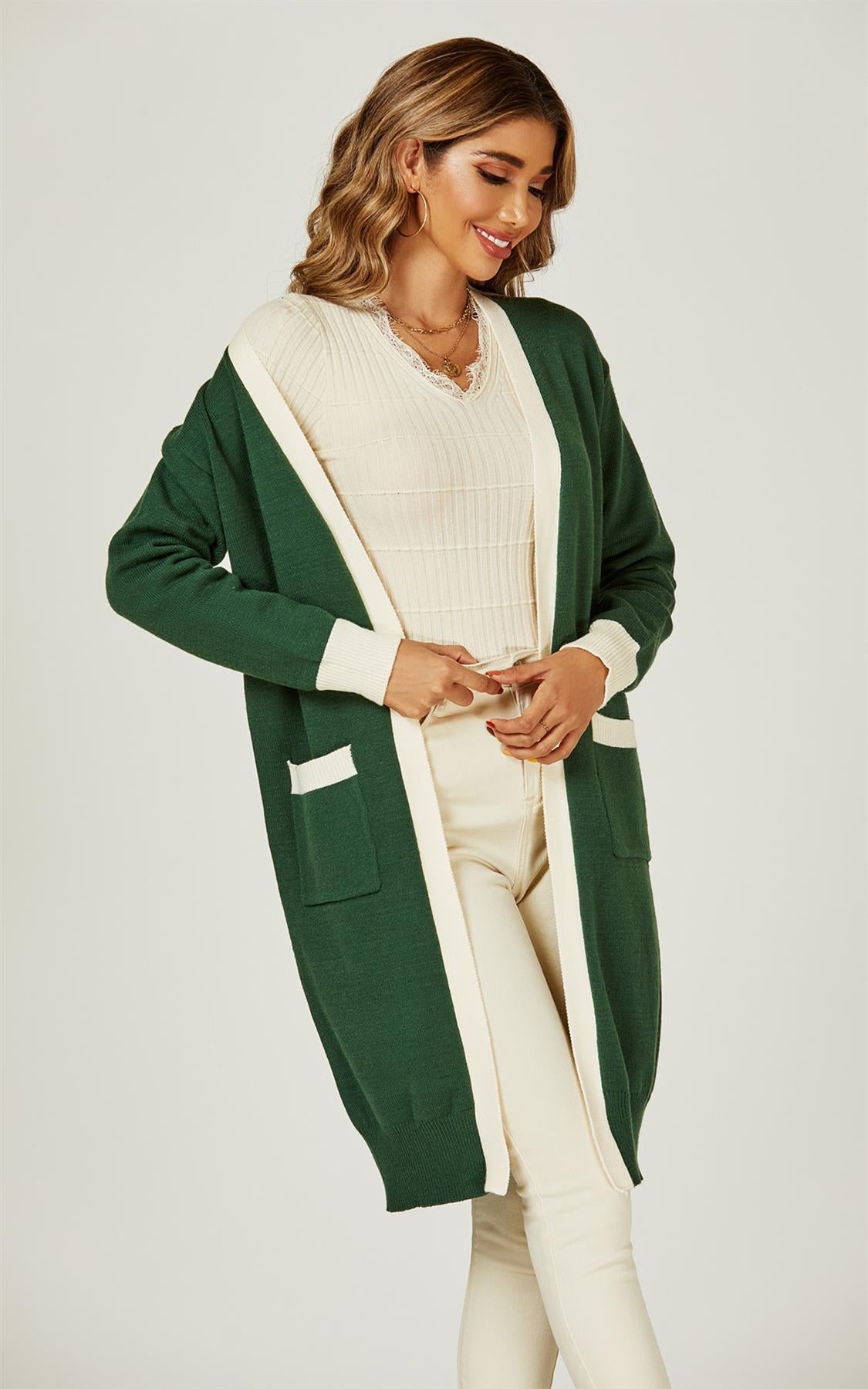 Strickjacke mit Cremefarbenen Streifen in Grün