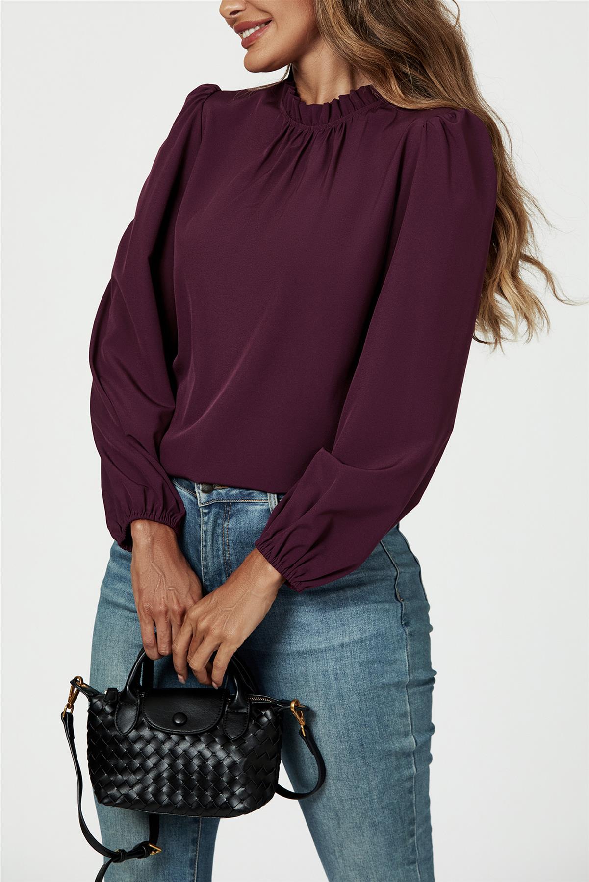 Mini-Handtasche mit Flechthenkel in Schwarz