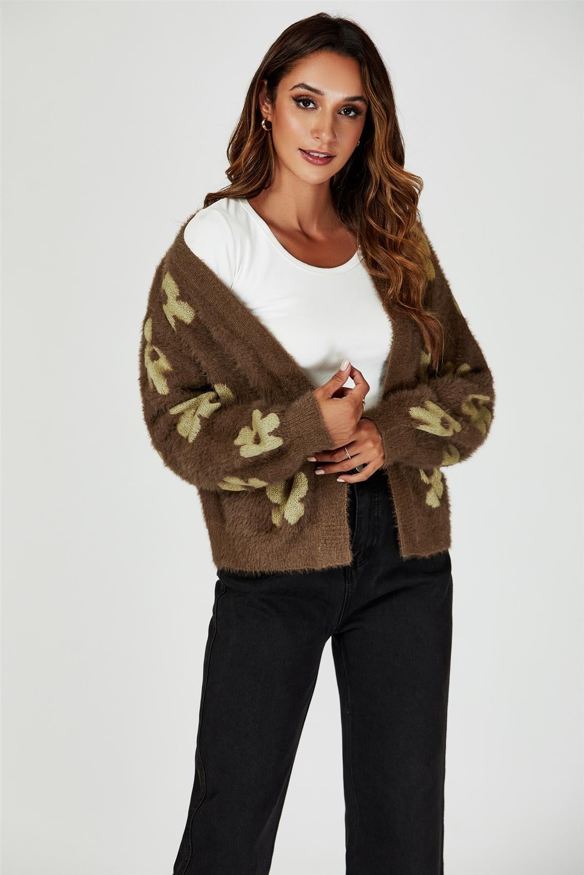 Strickjacke mit Blumenmuster in Braun