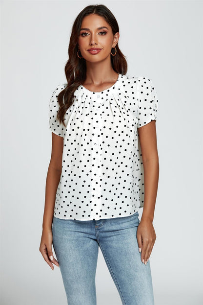 Top mit Punktedruck und Kurzarm in Weiss