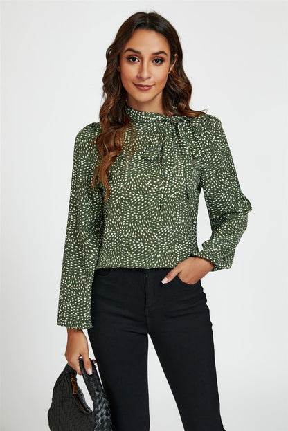 Bluse mit Blumendruck & Seitenbindung in Olive