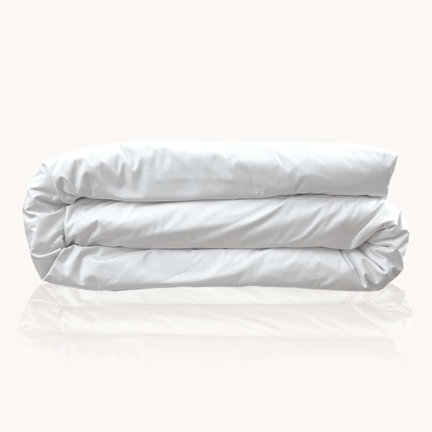 Grand Hotel Baumwolle Perkal Deckenbezug, gefalteter weißer Stoff für hochwertigen Schlafkomfort.