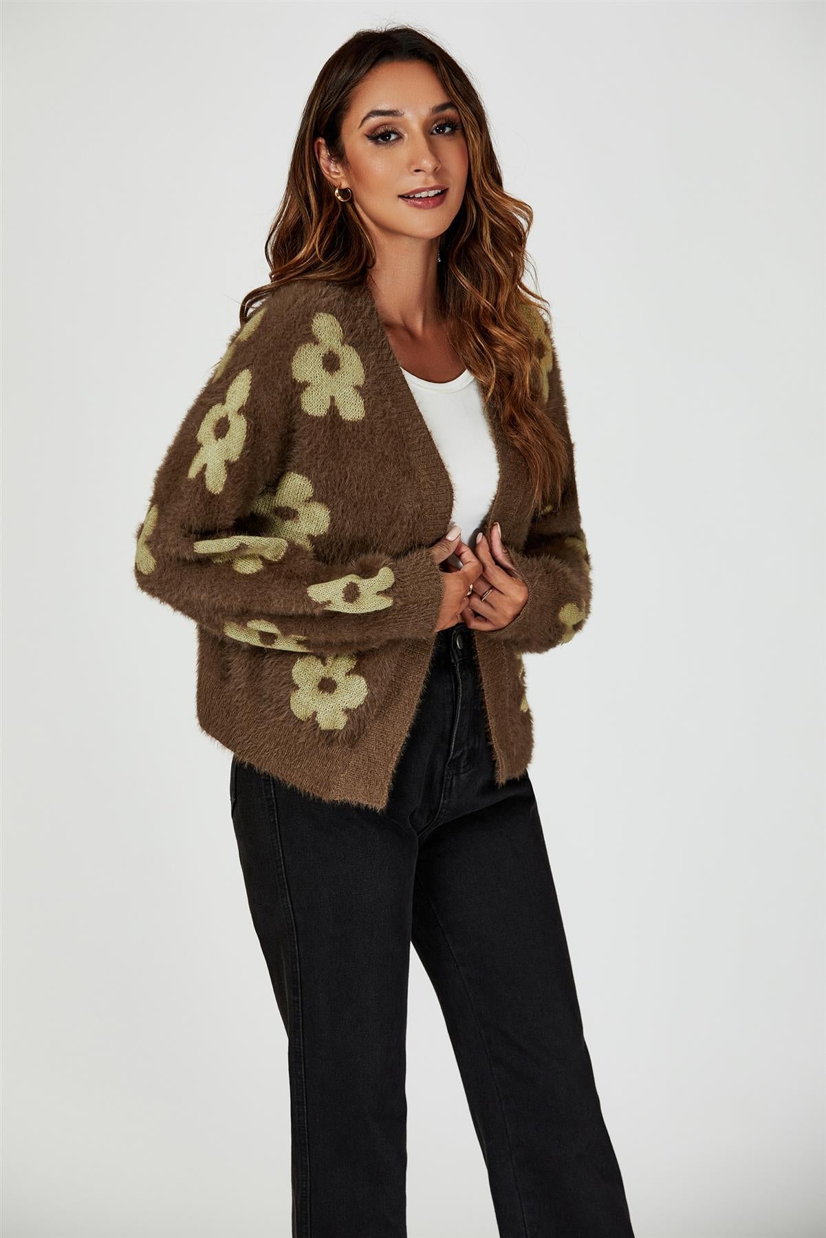 Strickjacke mit Blumenmuster in Braun
