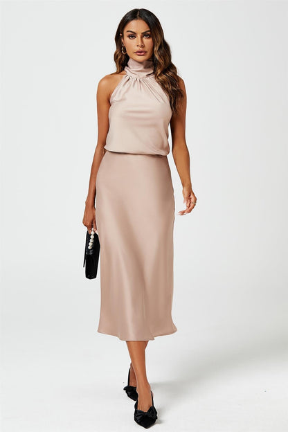 Satin-Neckholder-Top mit Rueckenbindung in Hellbraun