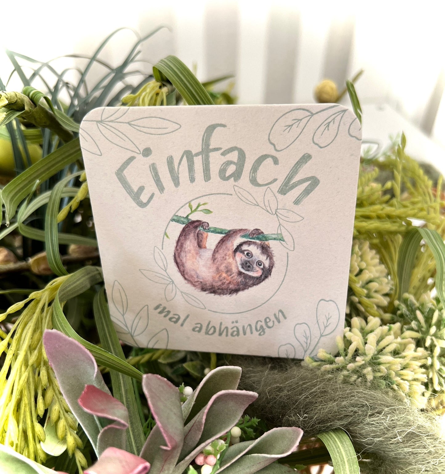 50 Bierdeckel Faultier 'Einfach mal abhängen', Naturmotiv Grün Beige